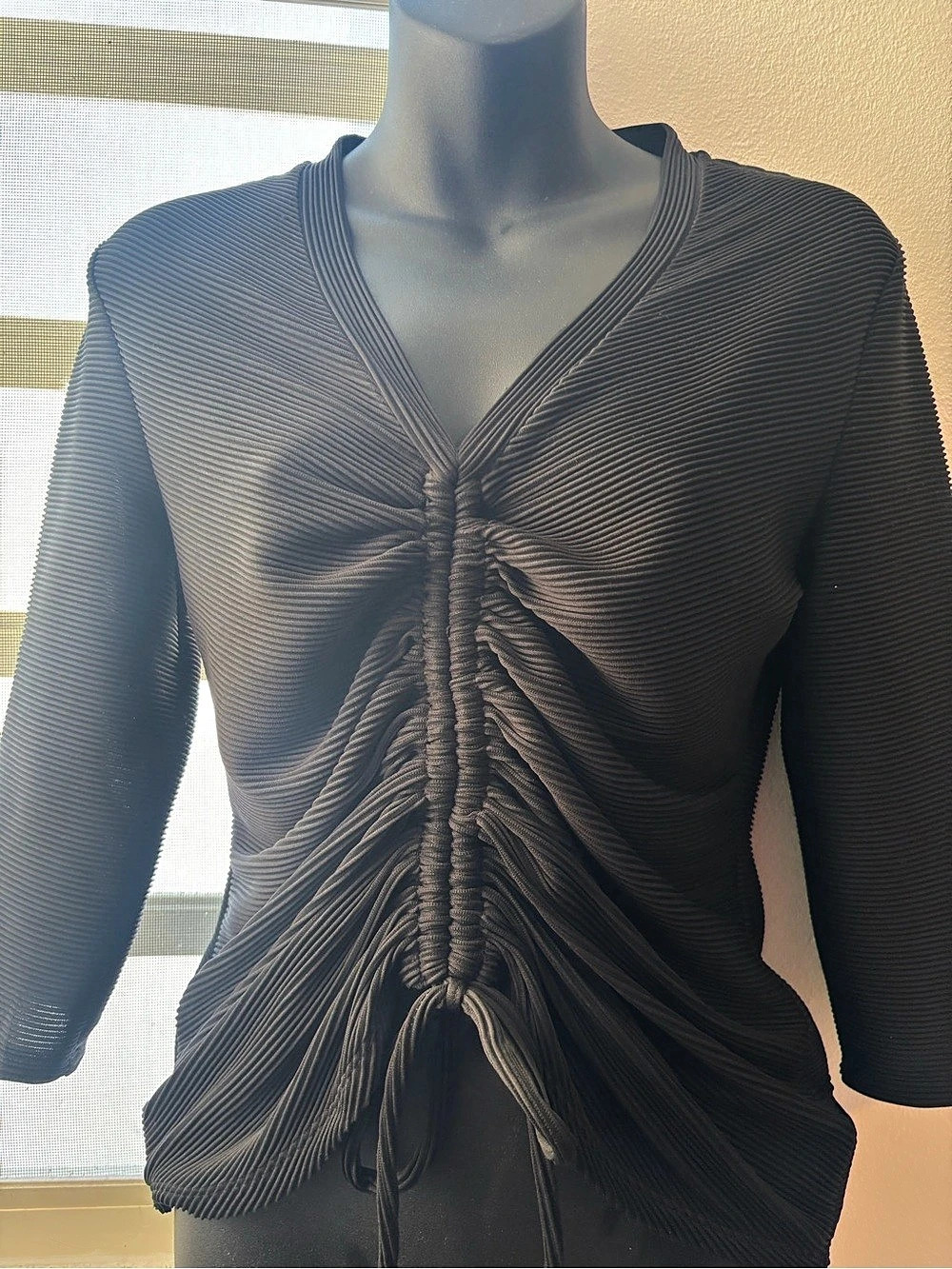 BOLD elements Ruched Long Sleeve Top in Black Size Medium Like New